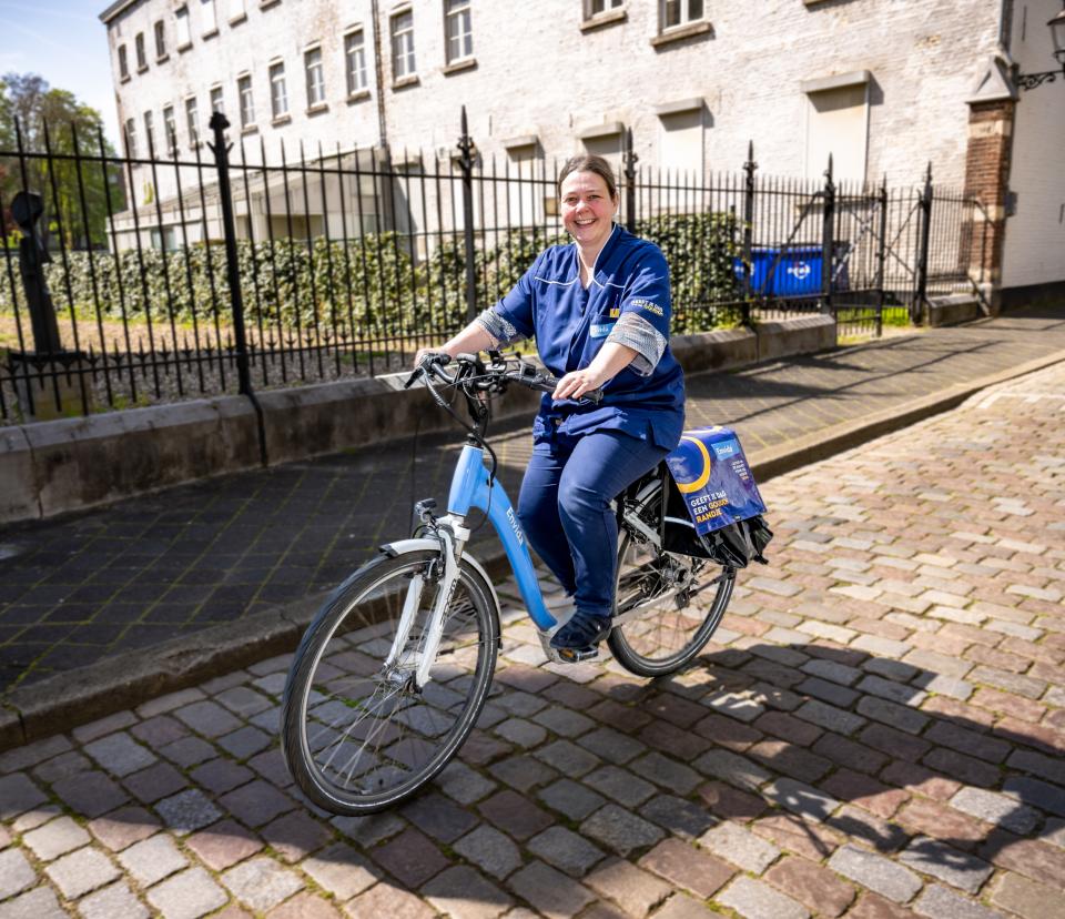 Medewerker op fiets_2023